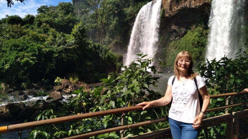 Turista ejemplar: Hace 17 años inicia un nuevo ciclo recargando energía en Cataratas
