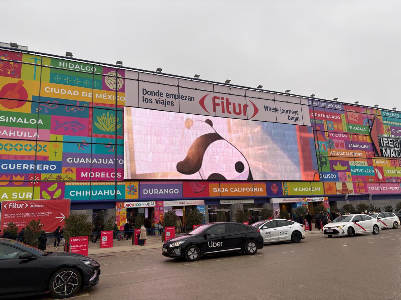 Cientos de personas pasaron por el stand de Iguazú en la FITUR 2026