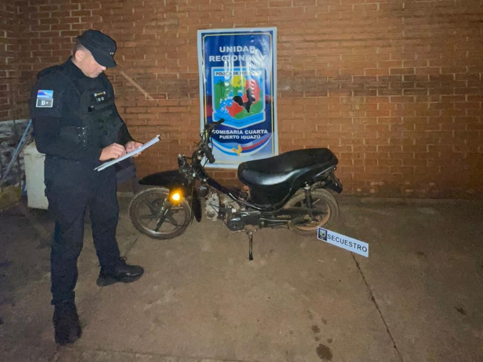 Entregó a su hijo menor a la policia tras enterarse de su presunta participacion en un asalto a un delivery