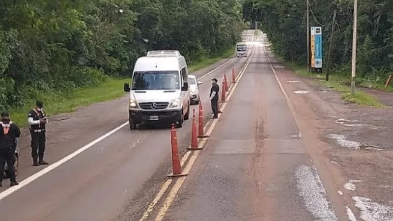 Robo al abasto: Delincuentes armados y encapuchados se llevaron 3 millones y los teléfonos de los trabajadores