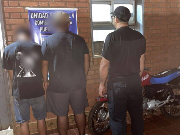 Fueron sorprendidos por guardaparques cuando intentaban ocultar una moto robada en Buenos Aires