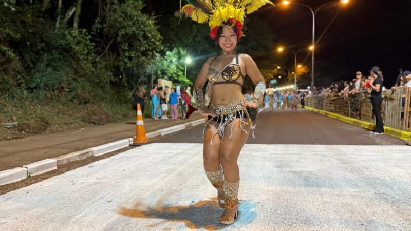 Iguazú: La primera noche de Carnaval derrochó brillo, colores y alegría