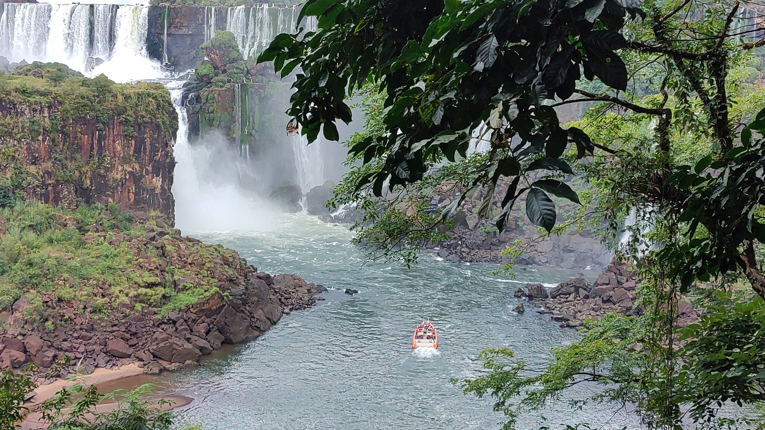 Este miércoles los paseos náuticos se realizarán solo por la mañana en cataratas
