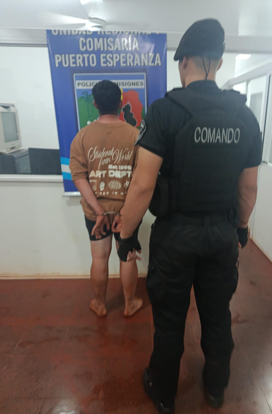 Wanda: Choco un comercio, se dio a la fuga y terminó contra el portón de una vivienda