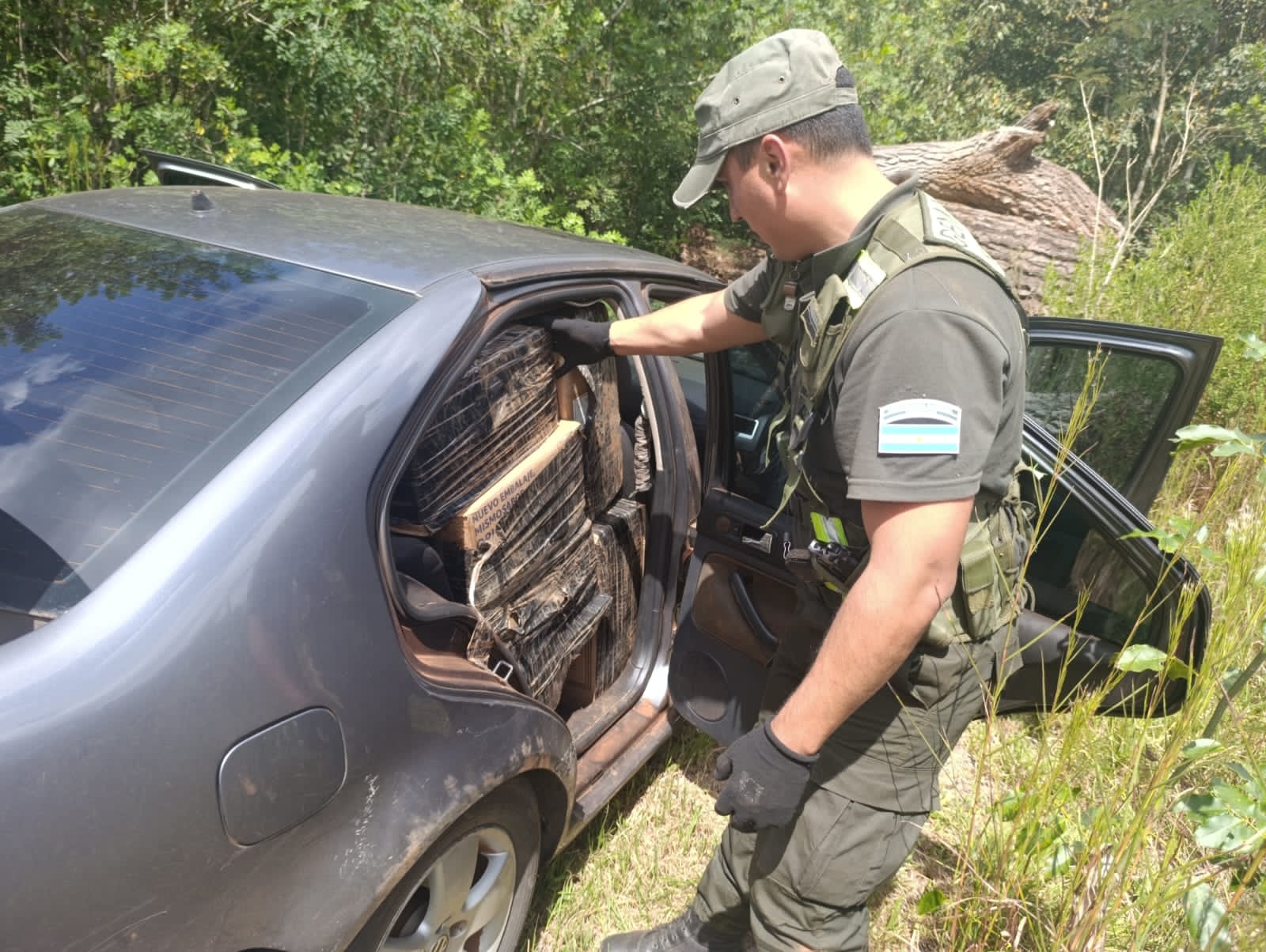 Intentó darse a la fuga de 7 mil paquetes de cigarrillos pero fue detenido