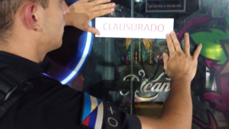 Operativo de prevención de delitos: Un bar clausurado y 8 motos retenidas