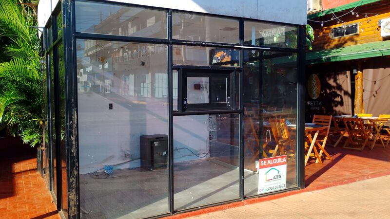 Altos costos mensuales obligan a comerciantes a cerrar o mudarse a los barrios