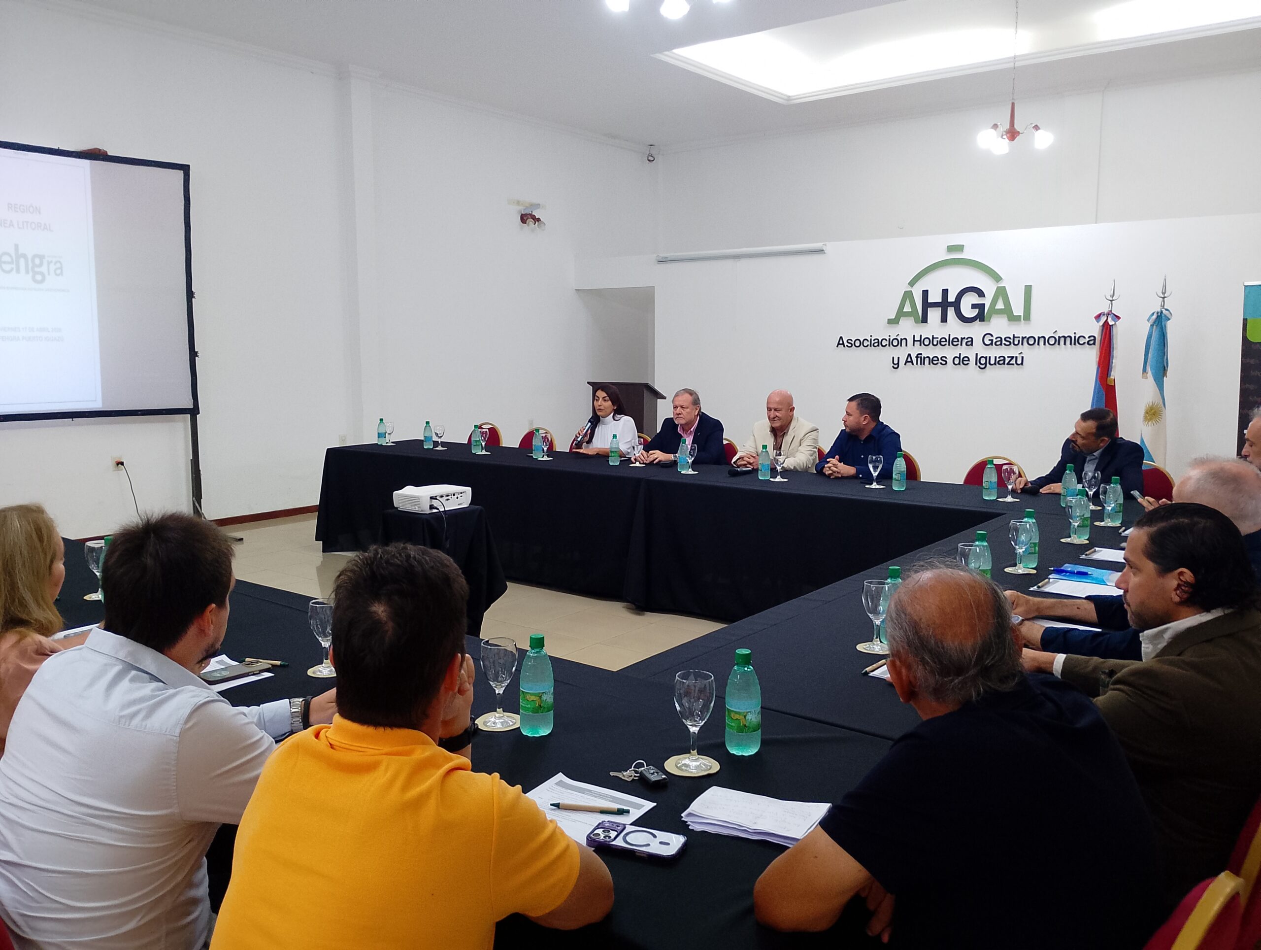 Discutieron en Iguazú el contexto económico en la Reunión Regional NEA de FEHGRA