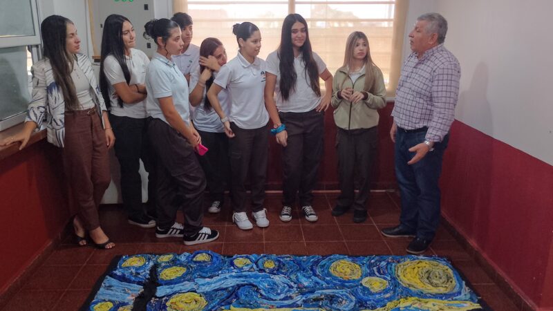 Réplica de uno de los cuadros más famosos de Van Gogh fomenta la reutilización de materiales