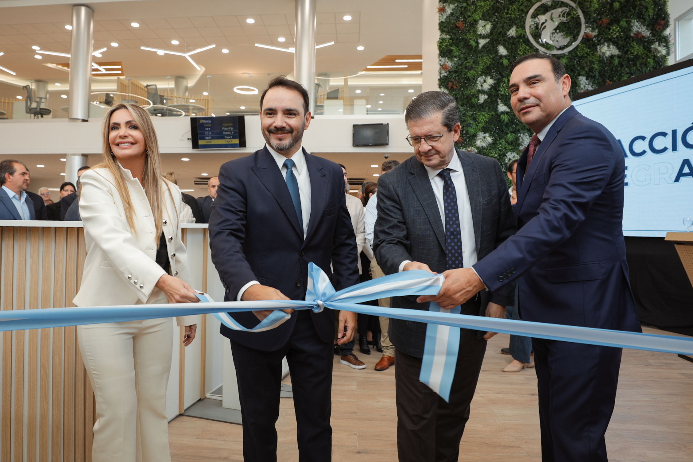 El Gobernador Valdez inauguró la refacción integral de la histórica Casa Matriz del Banco de Corrientes