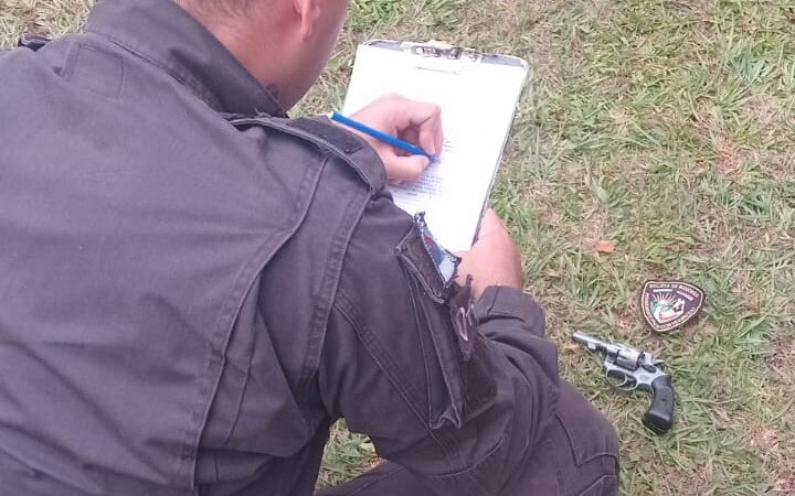 Un alumno de 14 años habria llevado un arma a una escuela en Dos de Mayo