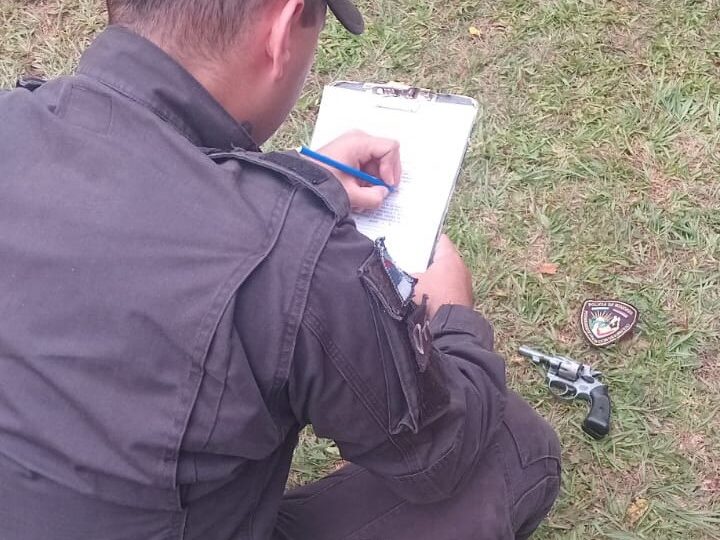 Un alumno de 14 años habria llevado un arma a una escuela en Dos de Mayo