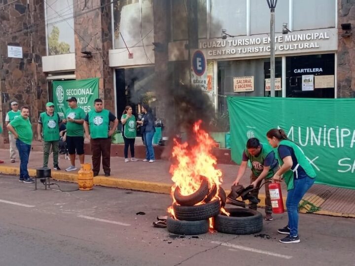 Iguazú: Empleados municipales reclaman aumento salarial