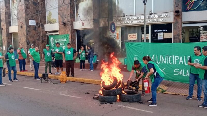 Iguazú: Empleados municipales reclaman aumento salarial