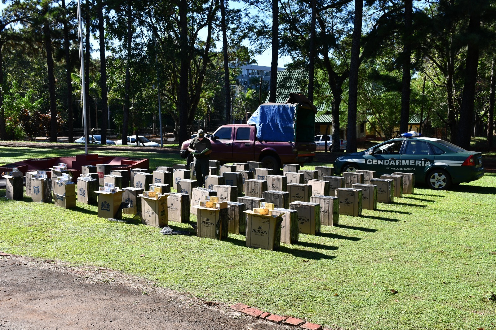 Gendarmería secuestró 60 mil paquetes de cigarrillos.