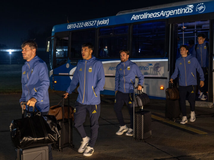 La selección Argentina partió hacia Kansas en el avión más argentino del mundo