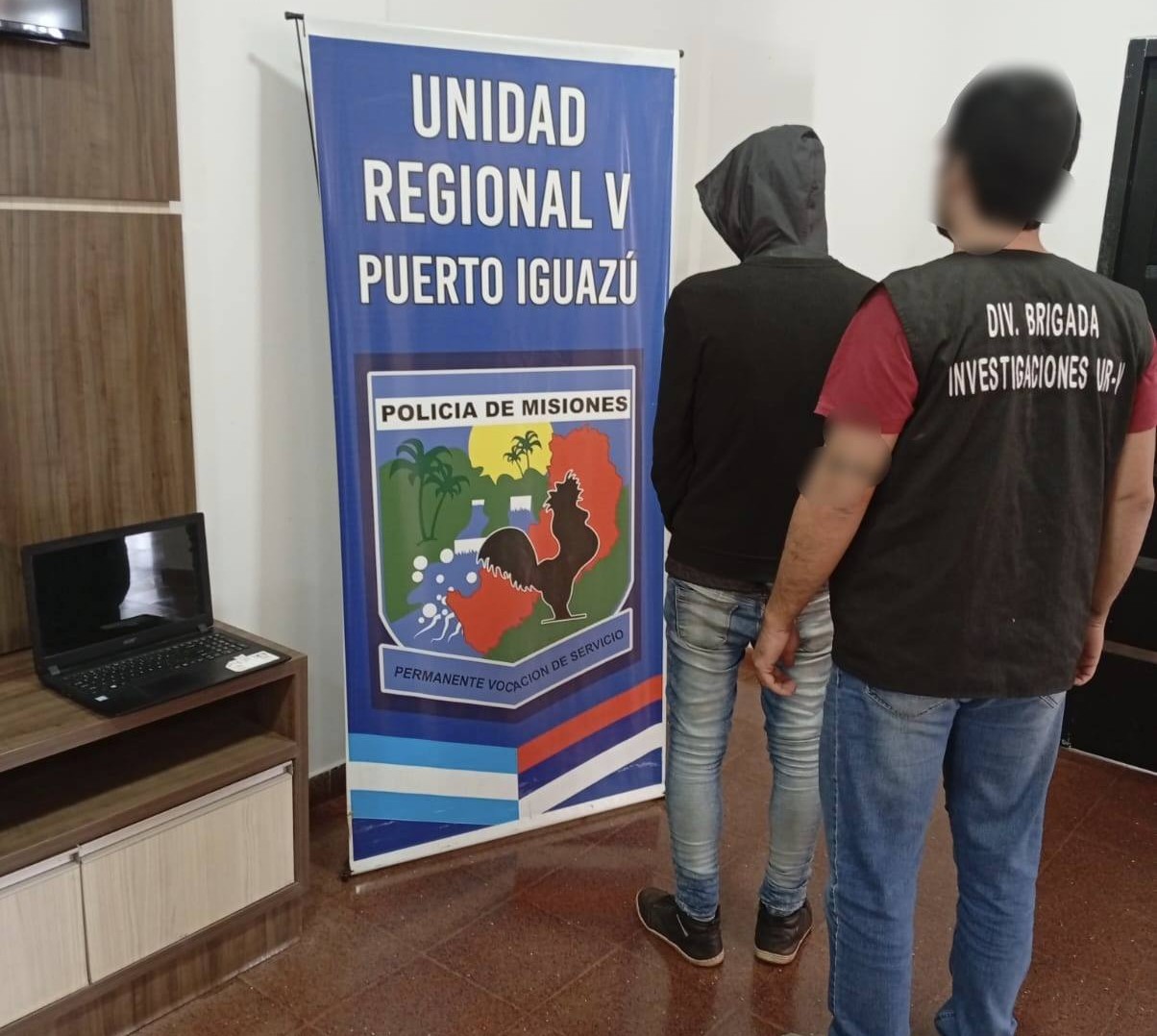 Rompió un candado para ingresar a un comercio y se llevó una notebook