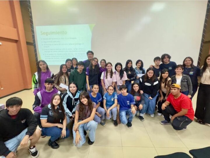 Iguazú: Alumnos de los últimos años de las escuelas secundarias recibieron los “Rece Bono”