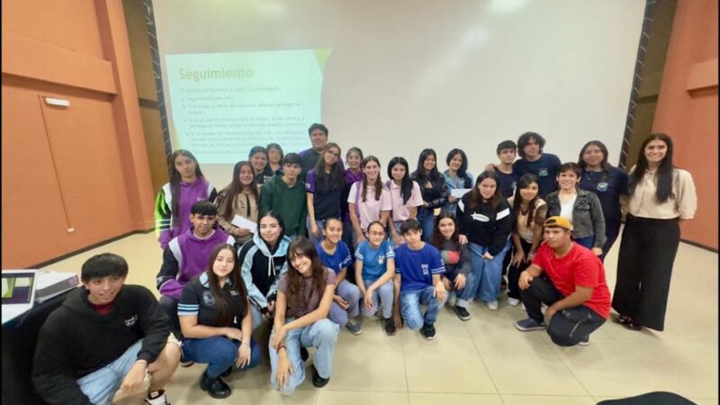 Iguazú: Alumnos de los últimos años de las escuelas secundarias recibieron los “Rece Bono”