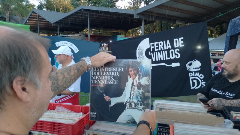 El Hito de las Tres Fronteras fue escenario de la primera Feria de Vinilos de Iguazú.