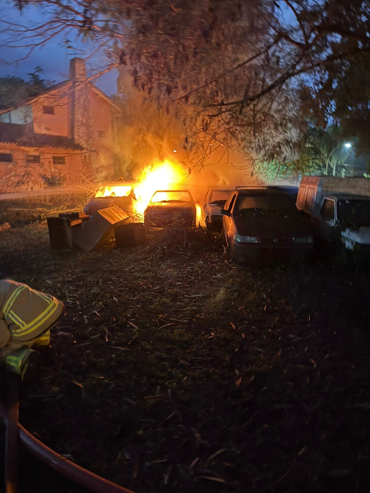 Iguazú: Incendiaron vehículos secuestrados depositados en la seccional Primera
