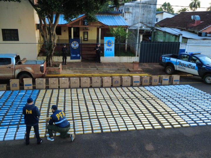 Intentó escapar una con una camioneta cargada de cigarrillos de contrabando