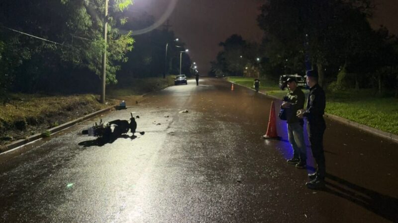 Motociclista falleció tras despistar en una avenida de Puerto Iguazú
