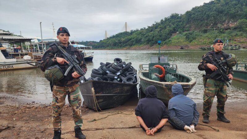 En medio de una balacera Prefectura secuestro neumáticos de contrabando y detuvo a dos personas