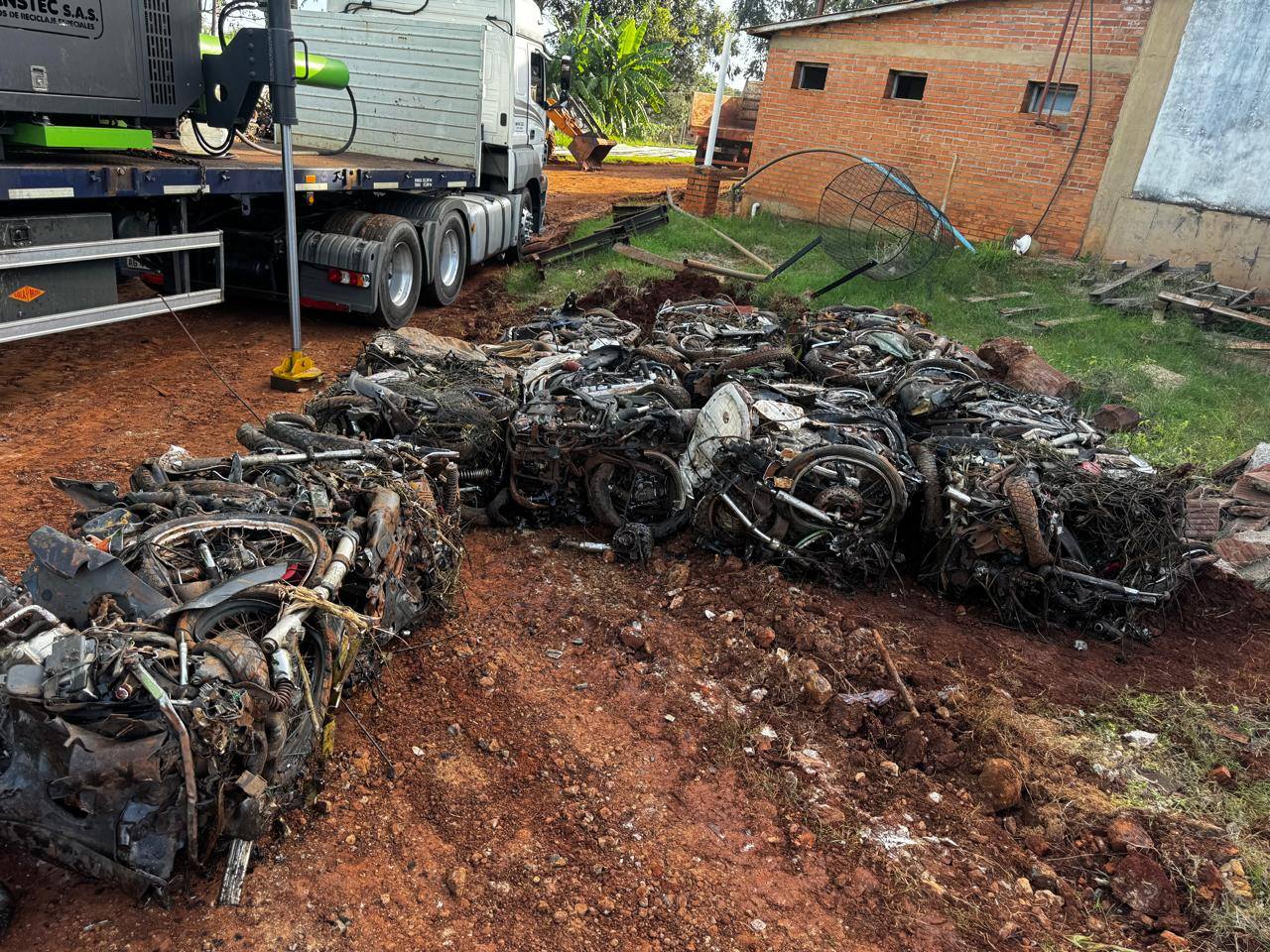 Compactaron casi 700 vehículos retenidos que estaban en las comisarias del norte