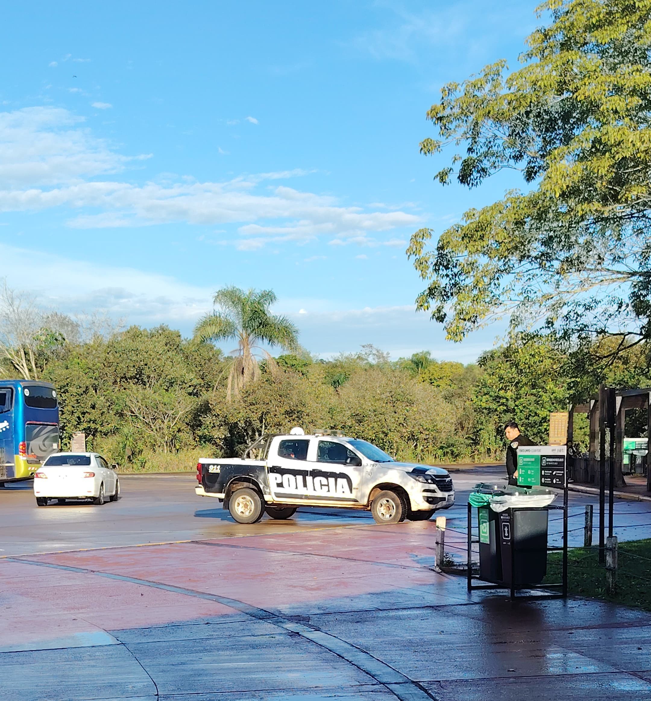 Operativo en Cataratas: Buscan a una persona y cierran temporalmente el circuito Garganta