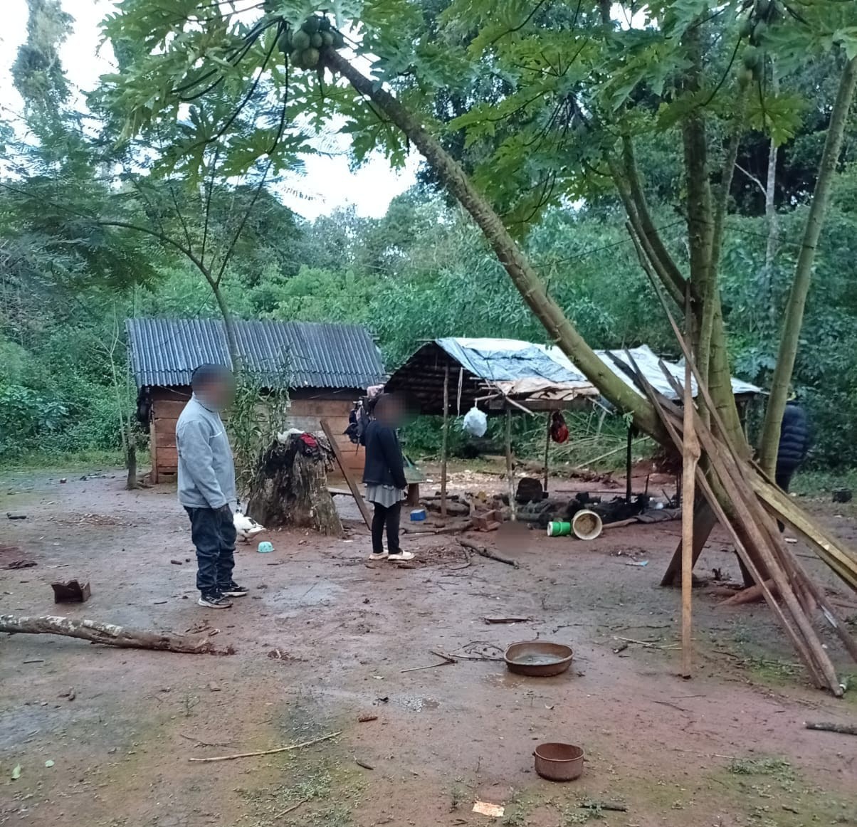 Murió el hombre que cayó en una fogata en una comunidad de Puerto Iguazú
