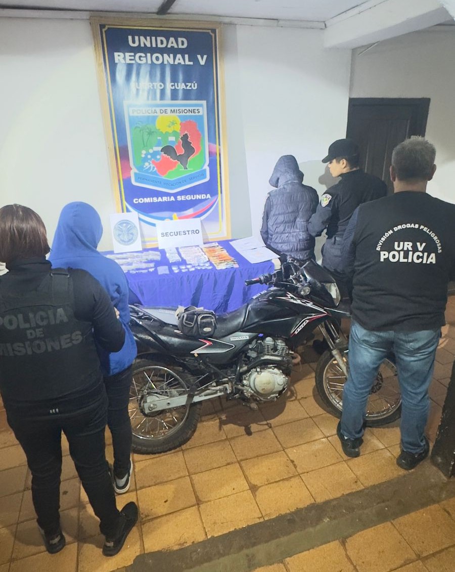 Narcopareja fue capturada tras intentar escapar de la Policía con dosis de droga listas para la venta