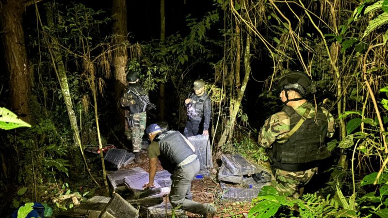 Prefectura sorprendió a narcos y secuestró más de 600 kilos de droga en Paraje Cantera Cue