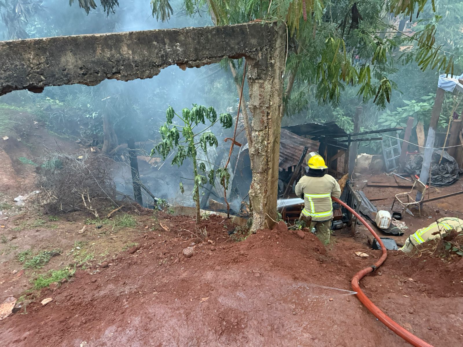 Iguazú: Incendio destruyó por completo una vivienda precaria en barrio Unión
