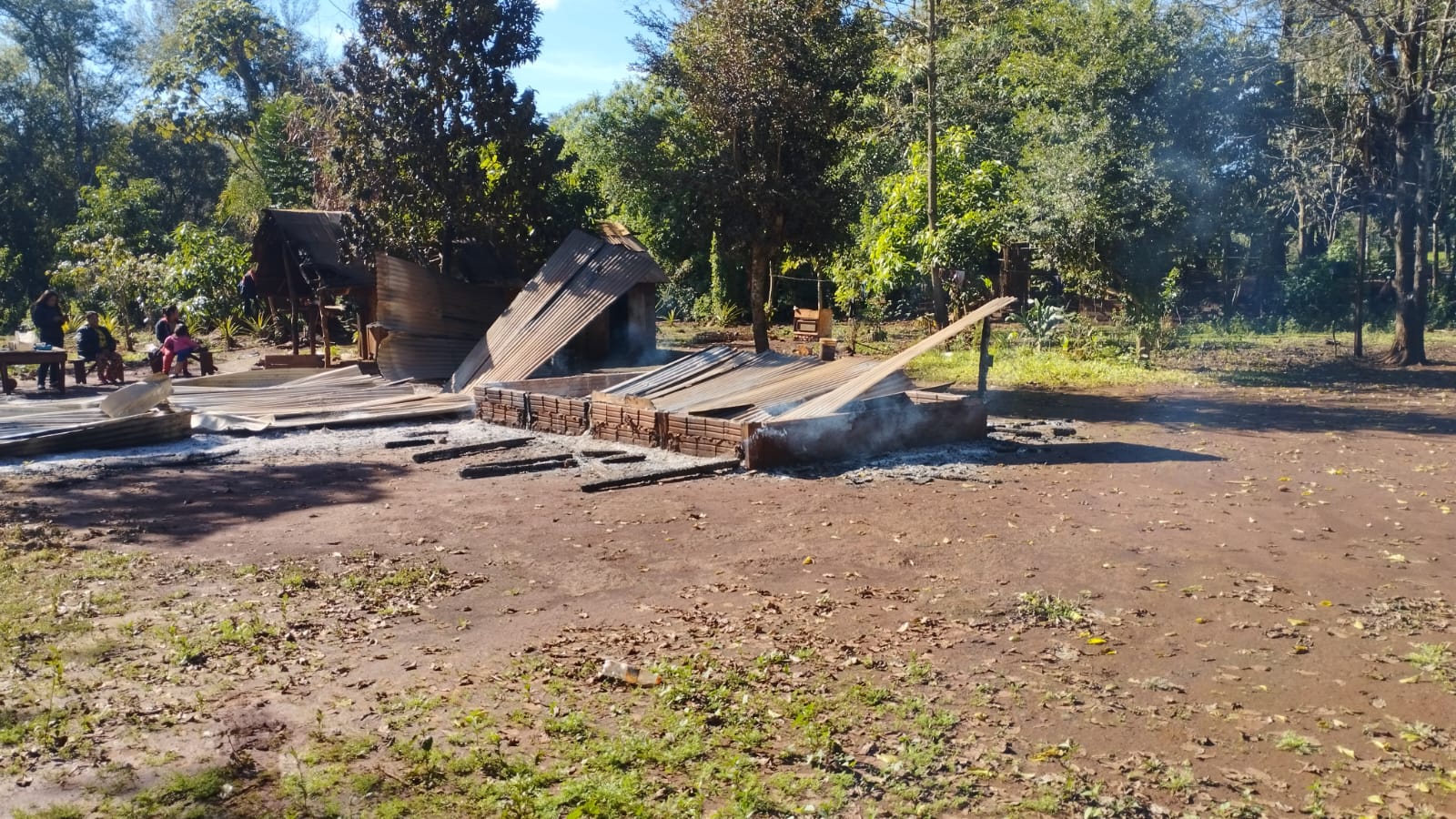Incendio en la comunidad Mbocai Poty afectó dos viviendas