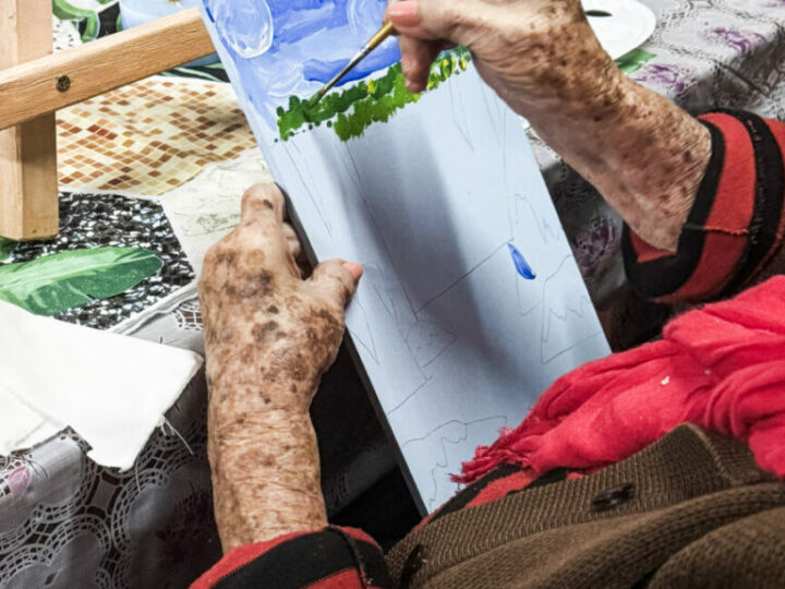 Integrantes del Hogar San Ramón participaron de un Taller de Pintura Familiar.