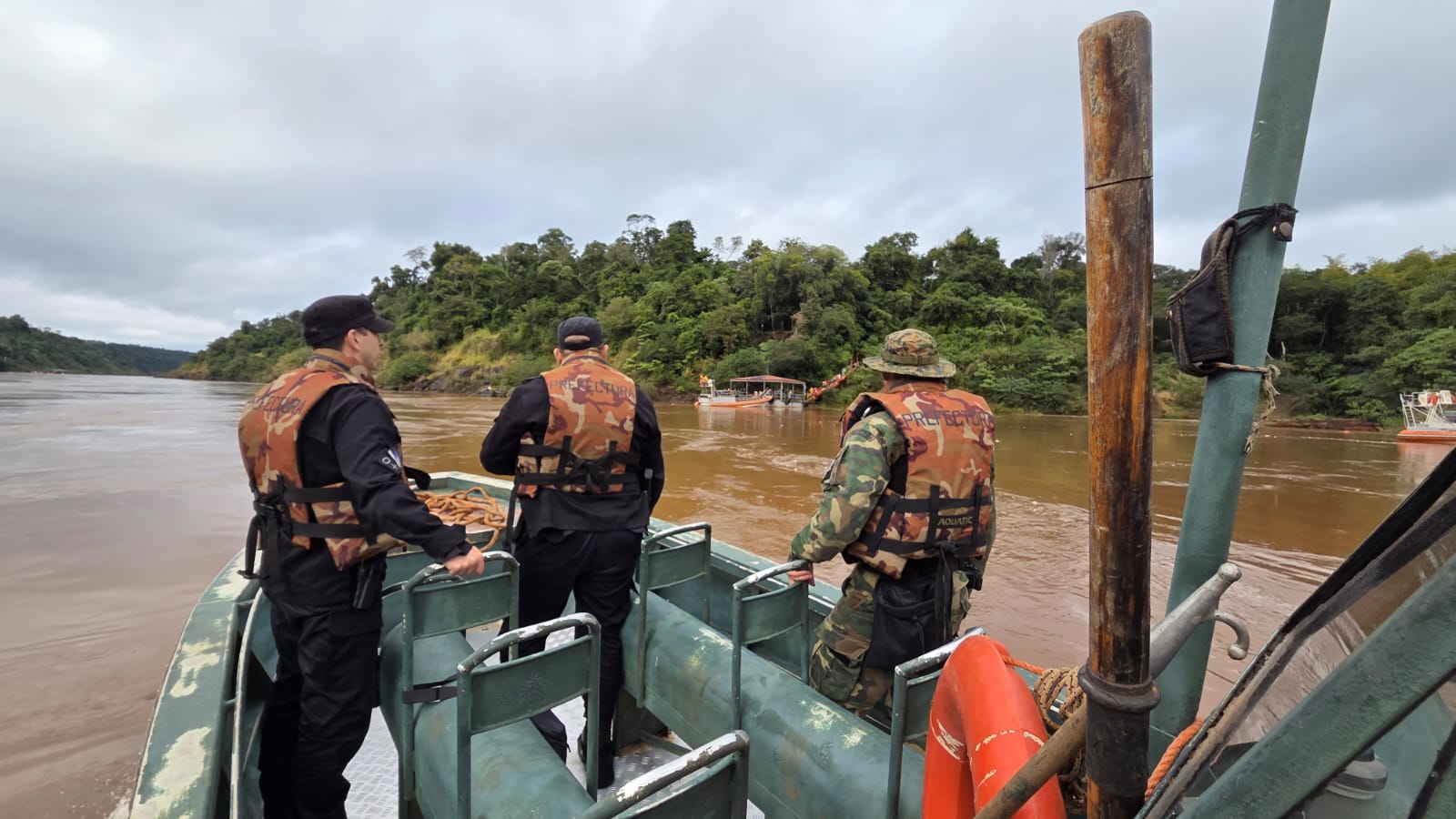 Continua la búsqueda del turista desaparecido en las aguas del Rio Iguazú.