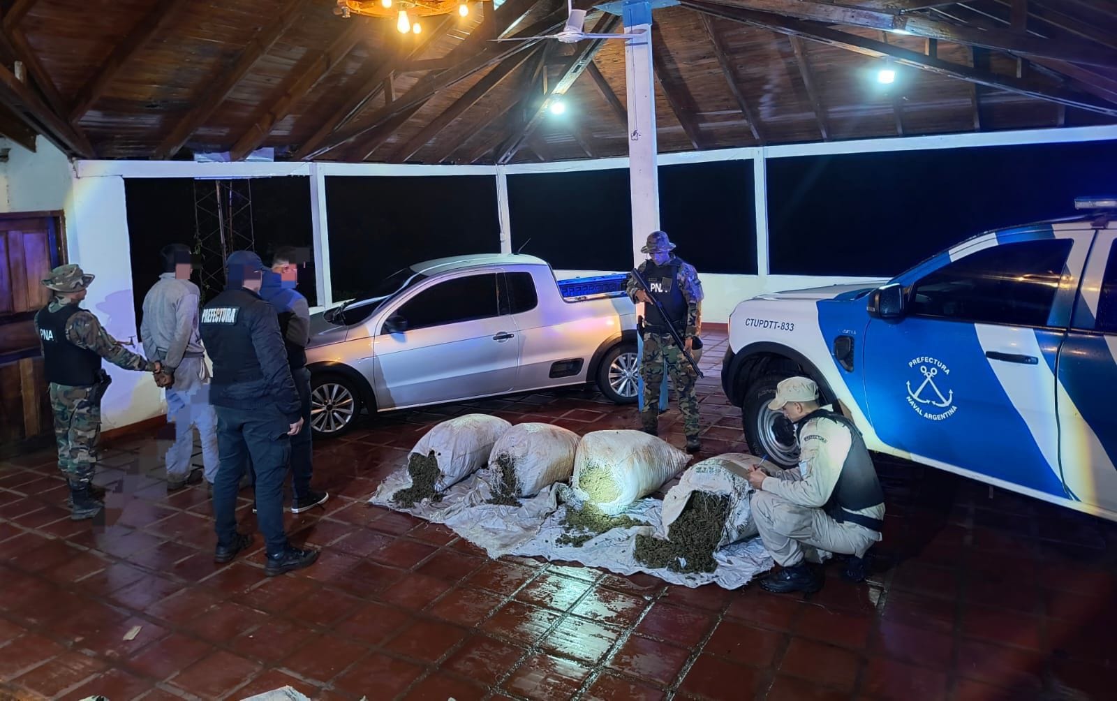 Puerto Esperanza: Prefectura secuestró más de 54 kilos de droga y detuvo a dos personas