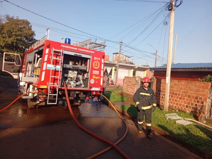 Iguazú: Un cortocircuito provocó el incendio en una vivienda del barrio Libertad