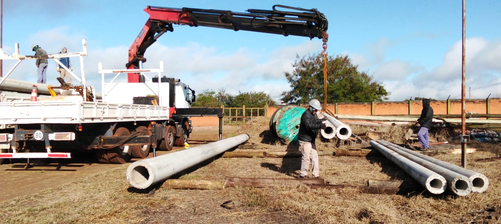 Arrancó el plan de obras para la regularización eléctrica en dos barrios de Iguazú