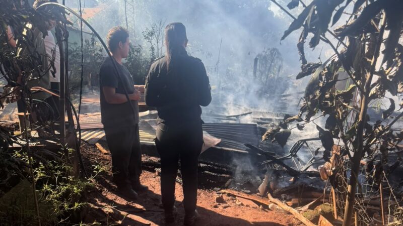 Iguazú: Sexagenaria y su hijo se quedaron con lo puesto y tras un incendio