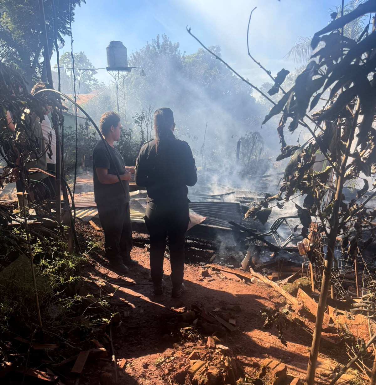 Iguazú: Sexagenaria y su hijo se quedaron con lo puesto y tras un incendio