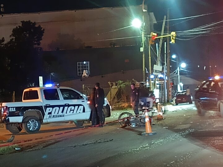 La Policía busca al conductor de un automóvil que colisionó con una motocicleta y se dio a la fuga