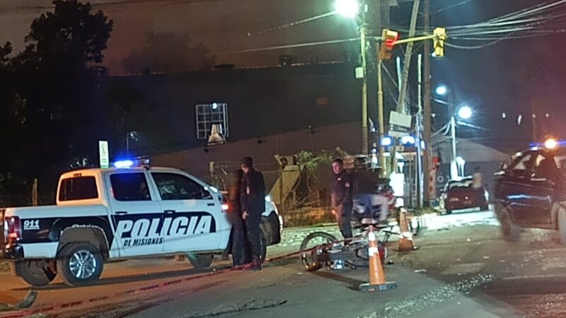 La Policía busca al conductor de un automóvil que colisionó con una motocicleta y se dio a la fuga