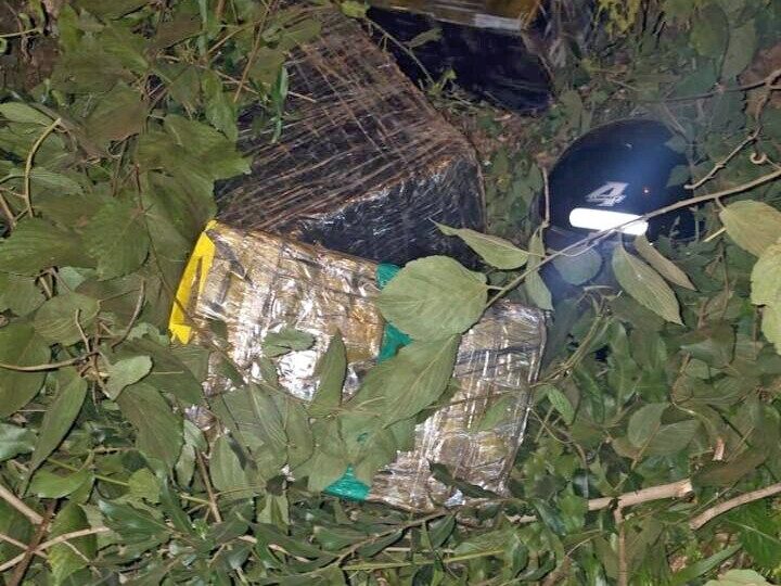 Abandonaron casi 250 kilos de marihuana y escaparon hacia Brasil