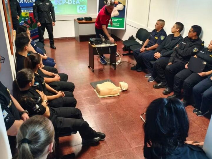 Se incorporó el primer desfibrilador externo automático en una dependencia policial de Misiones