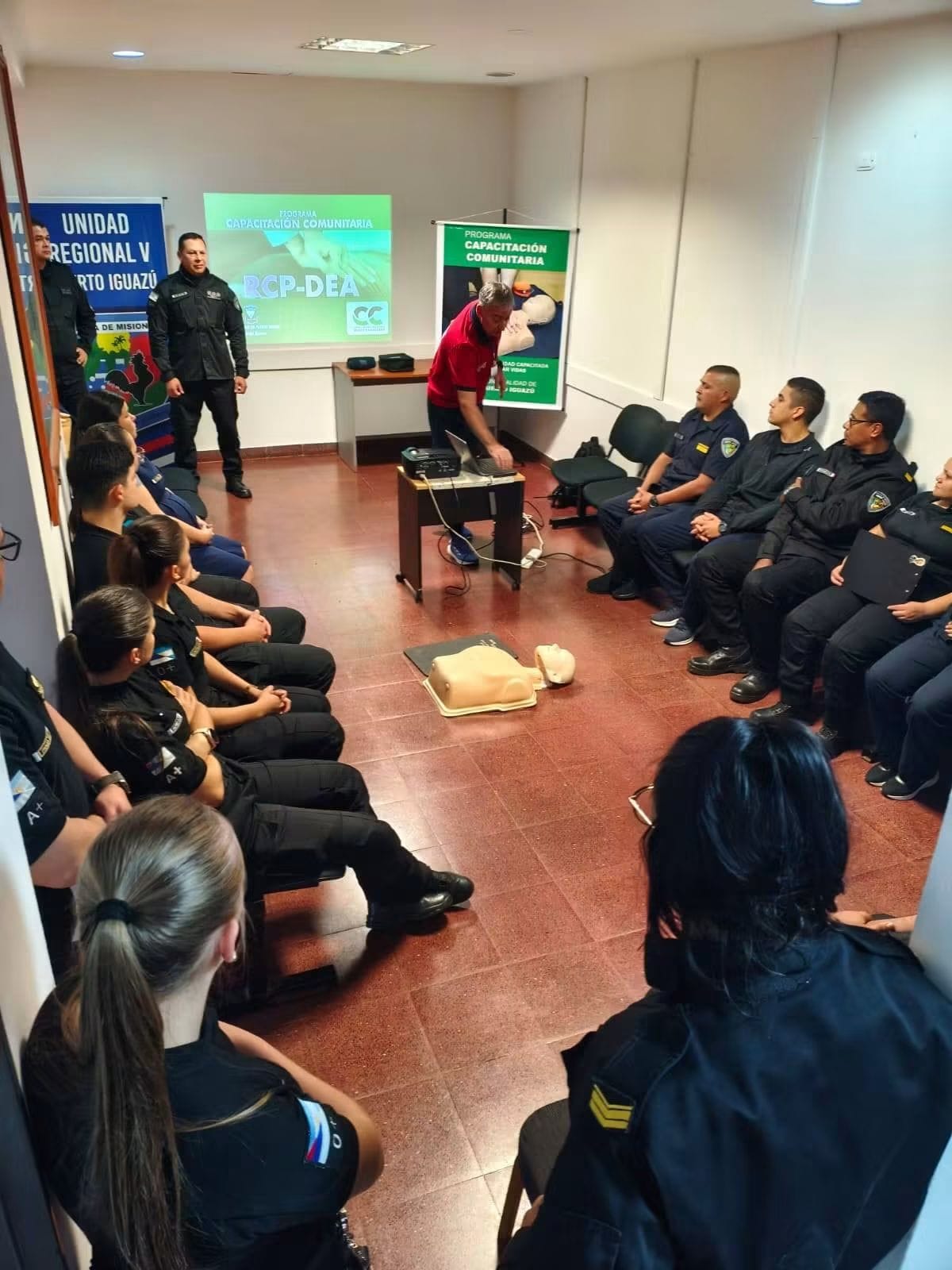 Se incorporó el primer desfibrilador externo automático en una dependencia policial de Misiones