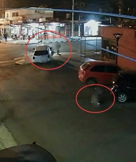 Manejaba a gran velocidad, atropelló a tres personas y se dio a la fuga