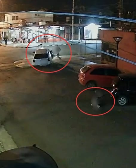 Manejaba a gran velocidad, atropelló a tres personas y se dio a la fuga