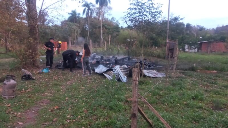 Iguazú: Familia quedó con lo puesto tras el incendio de una vivienda en las 2.000 Hectáreas